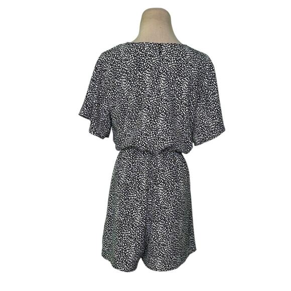 Umgee black white prim short sleeves romper size M - Picture 7 of 10